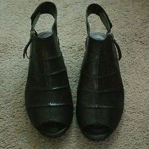 Earth Hydra open toe booty sandal